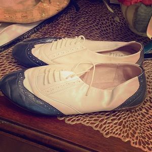 Bloch pearlized gray and cream oxfords 8-12